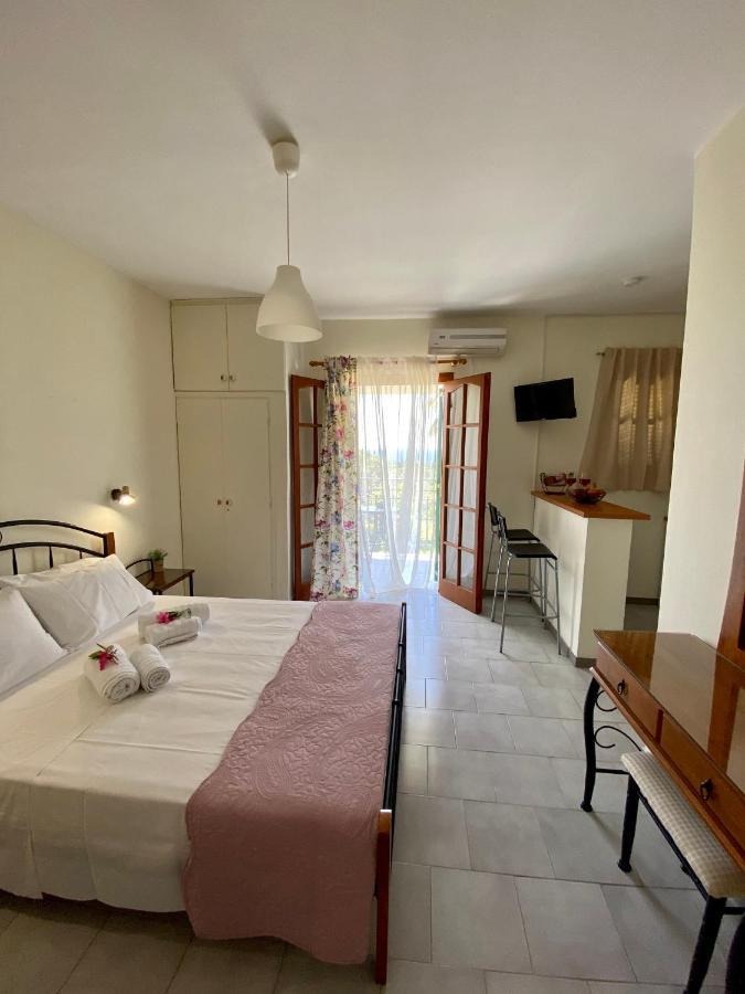 Lemon Tree Apartments A Dアルゴストリオン エクステリア 写真